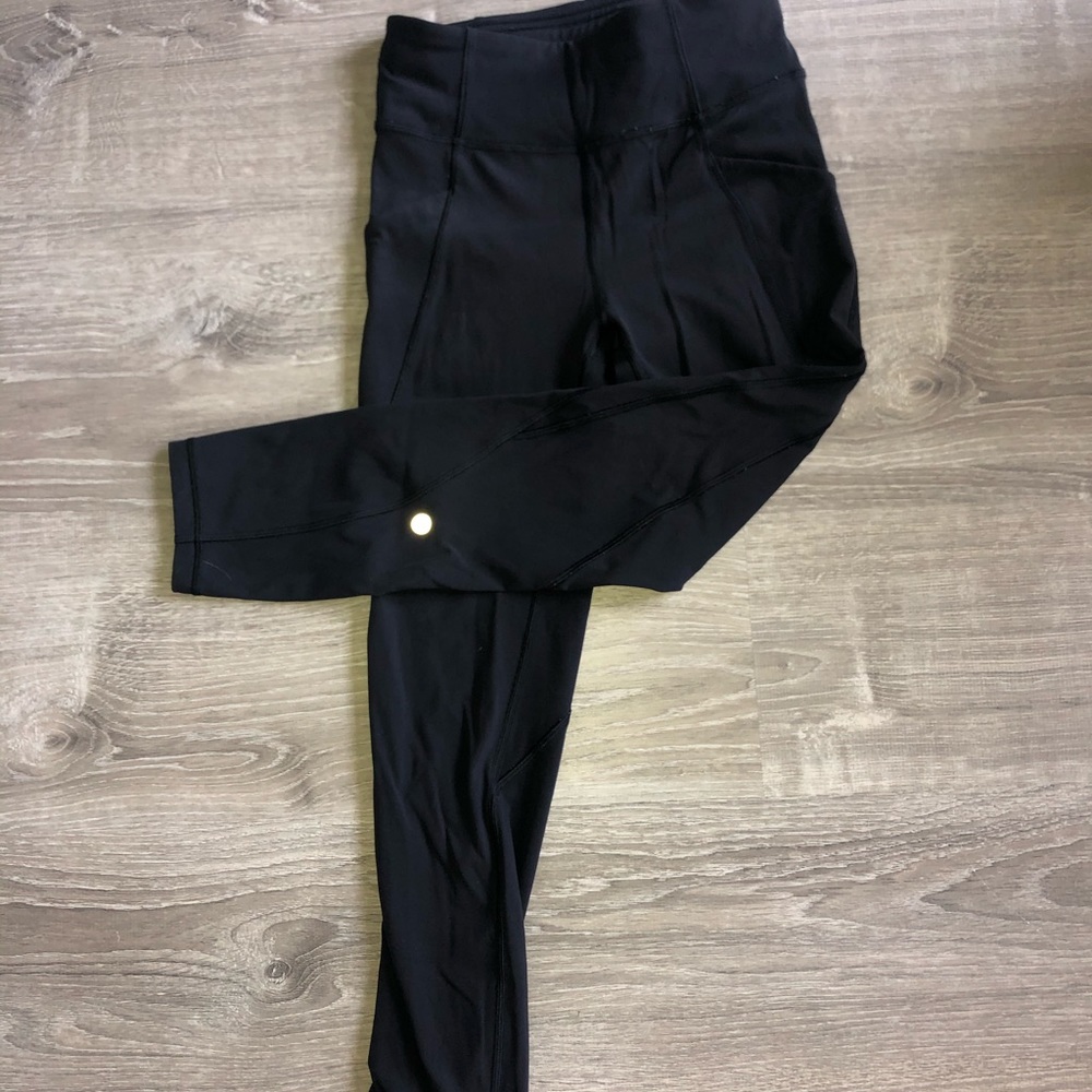 Time to Sweat Lululemon Crops - BLK/Size 5